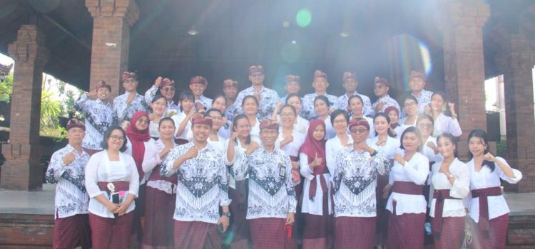 Peringatan Hari Guru Nasional di SMAN 6 Denpasar: Apresiasi dan Kebersamaan