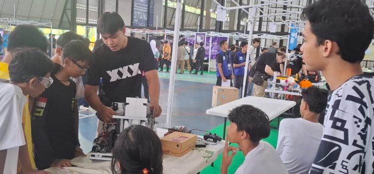 Tim Robotics Sixsma Tampil di Ajang FIRST Robotics Competition di Jakarta Tim Robotics Sixsma Tampil di Ajang FIRST Robotics Competition di Jakarta